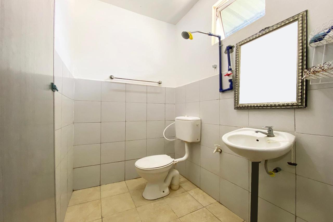 Oyo 90317 Ambong Bay Resthouse Hotel Кота Кинабалу Екстериор снимка